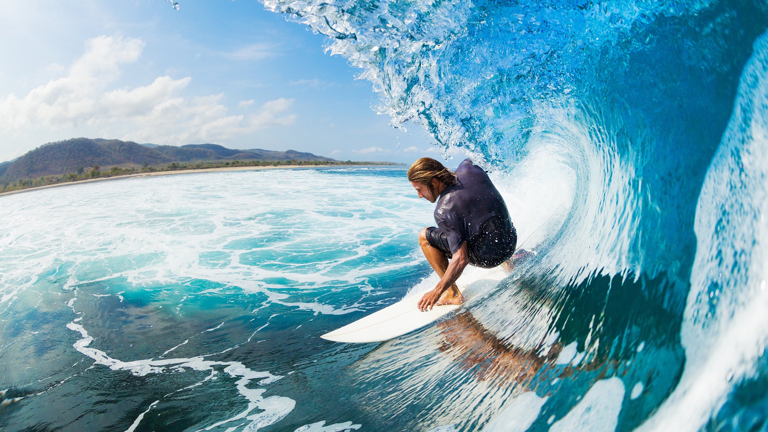 欧冠十六强首回合：曼城3比1巴萨 青年蓝月打出流畅压迫+快速转换